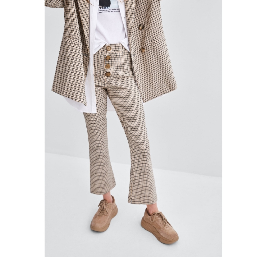 Zara Flared CheckeredCropped Pants With Buttons size US S